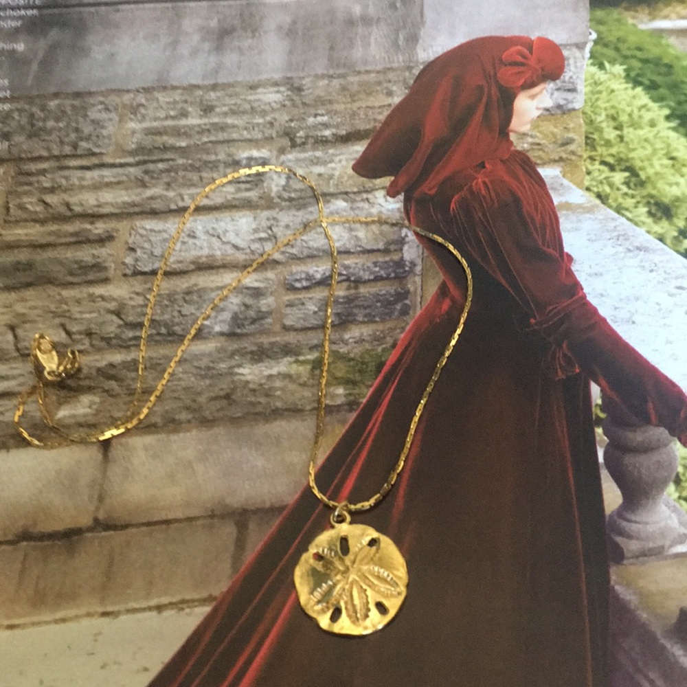 Beautiful Napier gold necklace with pendant